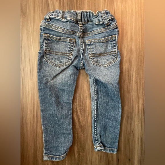 OshKosh B'gosh Classic Blue Skinny Denim Kids Jeans size 2T waist adjustable - Picture 2 of 4